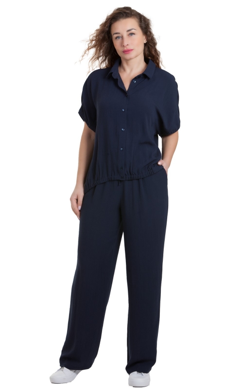 TROUSER SUIT FROM COMPRESSED TEXTILE IN NAVY BLUE Magnolica