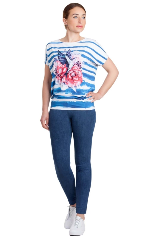 Sieviesu T-krekls ar  gaisi zilam stripam un ziediem Magnolica